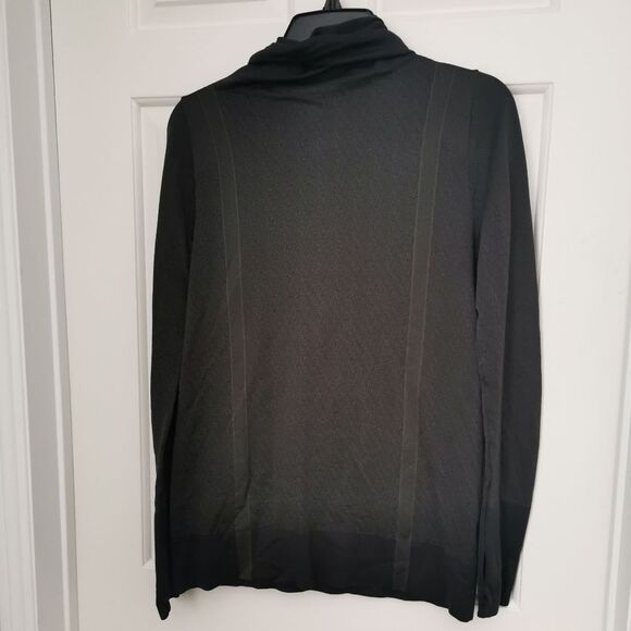 2/$30 Under Armour long sleeve shirt size M - Picture 4 of 5